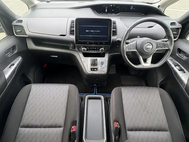 日産 セレナ e－パワー ハイウェイスター V 徳島県 2020(令2)年 2.7万km ダイヤモンドブラック 純正10インチナビ　MM519D-W/AM/FM/Bluetooth/USB/フルセグTV/SD/DISC/ビルトインETC/バックカメラ/アラウンドビューモニター/両側電動スライドドア/クルーズコントロール/LEDヘッドライト/ドライブレコーダー/クリアランスソナー/寒冷地仕様/ハンドルヒーター/ワンオーナー/フォグライト/ブラインドスポットモニター/ドアバイザー/コーナーセンサー/純正フロアマット/純正15インチアルミホイール/プッシュスタート/スペアキー/スマートキー/取扱説明書/新車時保証書