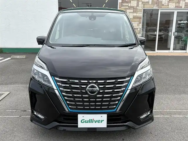 日産 セレナ e－パワー ハイウェイスター V 徳島県 2020(令2)年 2.7万km ダイヤモンドブラック 純正10インチナビ　MM519D-W/AM/FM/Bluetooth/USB/フルセグTV/SD/DISC/ビルトインETC/バックカメラ/アラウンドビューモニター/両側電動スライドドア/クルーズコントロール/LEDヘッドライト/ドライブレコーダー/クリアランスソナー/寒冷地仕様/ハンドルヒーター/ワンオーナー/フォグライト/ブラインドスポットモニター/ドアバイザー/コーナーセンサー/純正フロアマット/純正15インチアルミホイール/プッシュスタート/スペアキー/スマートキー/取扱説明書/新車時保証書