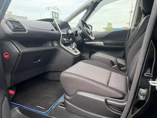 日産 セレナ e－パワー ハイウェイスター V 徳島県 2020(令2)年 2.7万km ダイヤモンドブラック 純正10インチナビ　MM519D-W/AM/FM/Bluetooth/USB/フルセグTV/SD/DISC/ビルトインETC/バックカメラ/アラウンドビューモニター/両側電動スライドドア/クルーズコントロール/LEDヘッドライト/ドライブレコーダー/クリアランスソナー/寒冷地仕様/ハンドルヒーター/ワンオーナー/フォグライト/ブラインドスポットモニター/ドアバイザー/コーナーセンサー/純正フロアマット/純正15インチアルミホイール/プッシュスタート/スペアキー/スマートキー/取扱説明書/新車時保証書