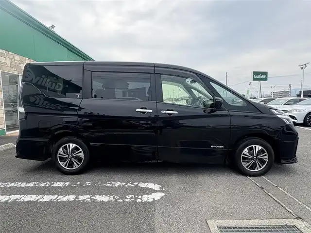 日産 セレナ e－パワー ハイウェイスター V 徳島県 2020(令2)年 2.7万km ダイヤモンドブラック 純正10インチナビ　MM519D-W/AM/FM/Bluetooth/USB/フルセグTV/SD/DISC/ビルトインETC/バックカメラ/アラウンドビューモニター/両側電動スライドドア/クルーズコントロール/LEDヘッドライト/ドライブレコーダー/クリアランスソナー/寒冷地仕様/ハンドルヒーター/ワンオーナー/フォグライト/ブラインドスポットモニター/ドアバイザー/コーナーセンサー/純正フロアマット/純正15インチアルミホイール/プッシュスタート/スペアキー/スマートキー/取扱説明書/新車時保証書