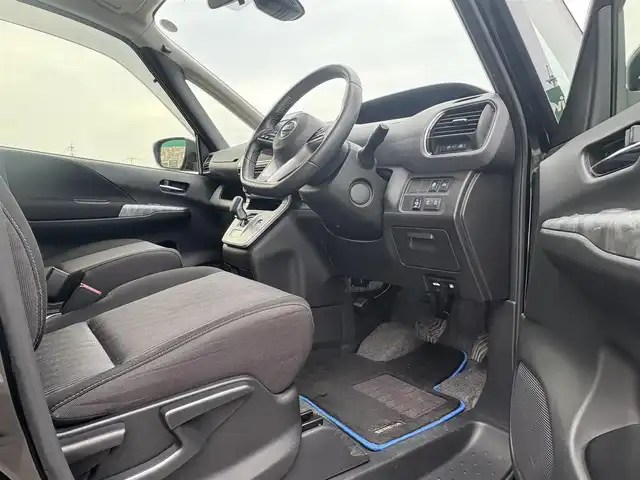 日産 セレナ e－パワー ハイウェイスター V 徳島県 2020(令2)年 2.7万km ダイヤモンドブラック 純正10インチナビ　MM519D-W/AM/FM/Bluetooth/USB/フルセグTV/SD/DISC/ビルトインETC/バックカメラ/アラウンドビューモニター/両側電動スライドドア/クルーズコントロール/LEDヘッドライト/ドライブレコーダー/クリアランスソナー/寒冷地仕様/ハンドルヒーター/ワンオーナー/フォグライト/ブラインドスポットモニター/ドアバイザー/コーナーセンサー/純正フロアマット/純正15インチアルミホイール/プッシュスタート/スペアキー/スマートキー/取扱説明書/新車時保証書