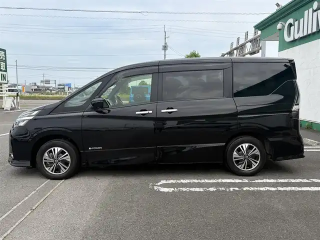 日産 セレナ e－パワー ハイウェイスター V 徳島県 2020(令2)年 2.7万km ダイヤモンドブラック 純正10インチナビ　MM519D-W/AM/FM/Bluetooth/USB/フルセグTV/SD/DISC/ビルトインETC/バックカメラ/アラウンドビューモニター/両側電動スライドドア/クルーズコントロール/LEDヘッドライト/ドライブレコーダー/クリアランスソナー/寒冷地仕様/ハンドルヒーター/ワンオーナー/フォグライト/ブラインドスポットモニター/ドアバイザー/コーナーセンサー/純正フロアマット/純正15インチアルミホイール/プッシュスタート/スペアキー/スマートキー/取扱説明書/新車時保証書