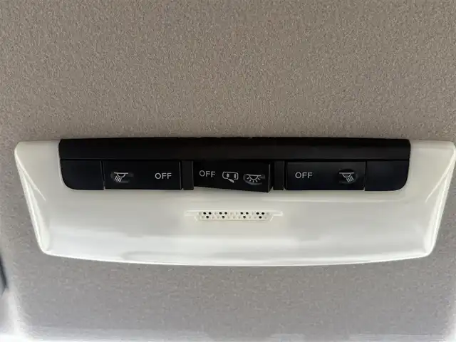 日産 セレナ e－パワー ハイウェイスター V 徳島県 2020(令2)年 2.7万km ダイヤモンドブラック 純正10インチナビ　MM519D-W/AM/FM/Bluetooth/USB/フルセグTV/SD/DISC/ビルトインETC/バックカメラ/アラウンドビューモニター/両側電動スライドドア/クルーズコントロール/LEDヘッドライト/ドライブレコーダー/クリアランスソナー/寒冷地仕様/ハンドルヒーター/ワンオーナー/フォグライト/ブラインドスポットモニター/ドアバイザー/コーナーセンサー/純正フロアマット/純正15インチアルミホイール/プッシュスタート/スペアキー/スマートキー/取扱説明書/新車時保証書