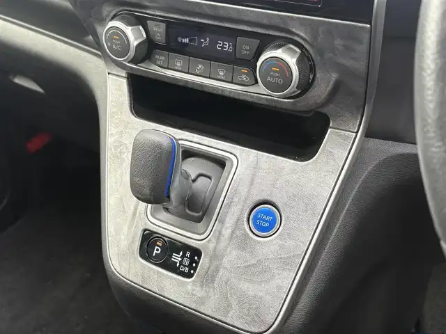 日産 セレナ e－パワー ハイウェイスター V 徳島県 2020(令2)年 2.7万km ダイヤモンドブラック 純正10インチナビ　MM519D-W/AM/FM/Bluetooth/USB/フルセグTV/SD/DISC/ビルトインETC/バックカメラ/アラウンドビューモニター/両側電動スライドドア/クルーズコントロール/LEDヘッドライト/ドライブレコーダー/クリアランスソナー/寒冷地仕様/ハンドルヒーター/ワンオーナー/フォグライト/ブラインドスポットモニター/ドアバイザー/コーナーセンサー/純正フロアマット/純正15インチアルミホイール/プッシュスタート/スペアキー/スマートキー/取扱説明書/新車時保証書