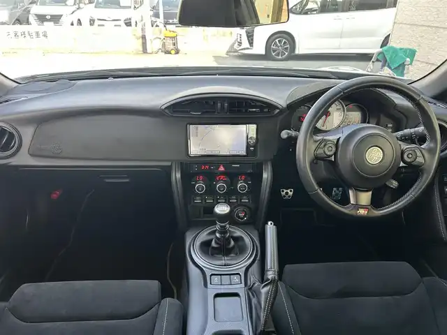 トヨタ ８６ GR 兵庫県 2018(平30)年 2.5万km クリスタルホワイトパール 6MT/GR RECAROシート/純正ナビ(NSZT-W66T)/(CD/DVD/BT)/フルセグTV/ETC/クルーズコントロール/オートライト/LEDヘッドライト/フォグランプ/ヘッドライトレベライザー/ステアリングリモコン/革巻きステアリング/電動格納ミラー/スマートキー/スペアキー/純正フロアマット/純正アルミ17インチ