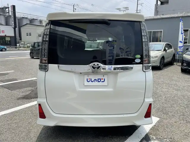 トヨタ ノア Si 京都府 2014(平26)年 13.9万km ホワイトパールクリスタルシャイン (株)IDOMが運営する【じしゃロン伏見店】の自社ローン専用車両になりますこちらは現金またはオートローンご利用時の価格です。自社ローンご希望の方は別途その旨お申付け下さい/純正SDナビ＜NSZT-Y64T＞/(Bluetooth/フルセグTV/CD/DVD)/ビルトインETC/バックカメラ/前後ドライブレコーダー/LEDヘッドライト/オートライト/両側パワースライドドア/フリップダウンモニター/アイドリングストップ/純正フロアマット/純正アルミホイール/スマートキー