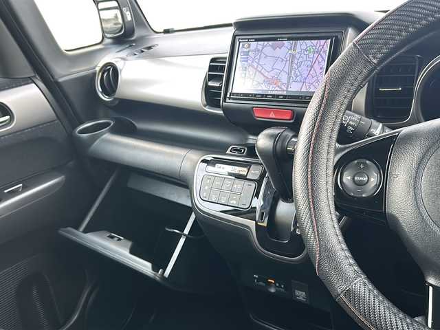 ホンダ Ｎ ＢＯＸ モデューロ X G 埼玉県 2016(平28)年 8.2万km プレミアムホワイトパールⅡ (株)IDOMが運営する【じしゃロン熊谷店】の自社ローン専用車両になりますこちらは現金またはオートローンご利用時の価格です。自社ローンご希望の方は別途その旨お申付け下さい/社外ナビ　CN-RE04D/（フルセグTV/Bluetooth/CD/DVD/AM/FM）/ETC/ドライブレコーダー/両側パワースライドドア/純正フロアマット/ロールサンシェード/ウインカーミラー/フォグランプ/ステアリングリモコン/スマートキースペア×１/プッシュスタート/車両・ナビ取扱説明書