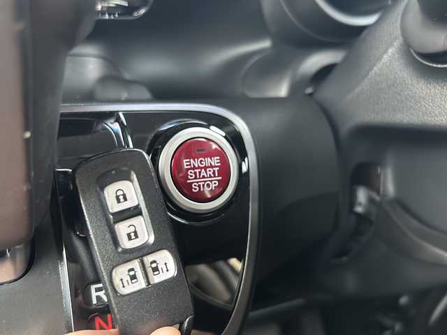 ホンダ Ｎ ＢＯＸ モデューロ X G 埼玉県 2016(平28)年 8.2万km プレミアムホワイトパールⅡ (株)IDOMが運営する【じしゃロン熊谷店】の自社ローン専用車両になりますこちらは現金またはオートローンご利用時の価格です。自社ローンご希望の方は別途その旨お申付け下さい/社外ナビ　CN-RE04D/（フルセグTV/Bluetooth/CD/DVD/AM/FM）/ETC/ドライブレコーダー/両側パワースライドドア/純正フロアマット/ロールサンシェード/ウインカーミラー/フォグランプ/ステアリングリモコン/スマートキースペア×１/プッシュスタート/車両・ナビ取扱説明書