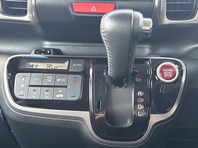 ホンダ Ｎ ＢＯＸ モデューロ X G 埼玉県 2016(平28)年 8.2万km プレミアムホワイトパールⅡ (株)IDOMが運営する【じしゃロン熊谷店】の自社ローン専用車両になりますこちらは現金またはオートローンご利用時の価格です。自社ローンご希望の方は別途その旨お申付け下さい/社外ナビ　CN-RE04D/（フルセグTV/Bluetooth/CD/DVD/AM/FM）/ETC/ドライブレコーダー/両側パワースライドドア/純正フロアマット/ロールサンシェード/ウインカーミラー/フォグランプ/ステアリングリモコン/スマートキースペア×１/プッシュスタート/車両・ナビ取扱説明書