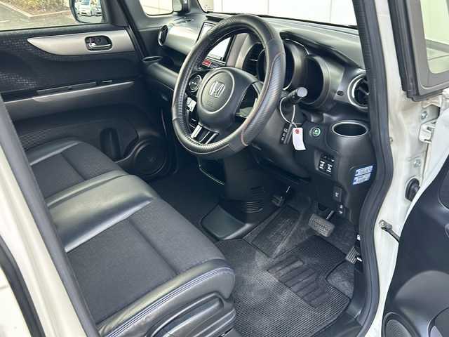 ホンダ Ｎ ＢＯＸ モデューロ X G 埼玉県 2016(平28)年 8.2万km プレミアムホワイトパールⅡ (株)IDOMが運営する【じしゃロン熊谷店】の自社ローン専用車両になりますこちらは現金またはオートローンご利用時の価格です。自社ローンご希望の方は別途その旨お申付け下さい/社外ナビ　CN-RE04D/（フルセグTV/Bluetooth/CD/DVD/AM/FM）/ETC/ドライブレコーダー/両側パワースライドドア/純正フロアマット/ロールサンシェード/ウインカーミラー/フォグランプ/ステアリングリモコン/スマートキースペア×１/プッシュスタート/車両・ナビ取扱説明書