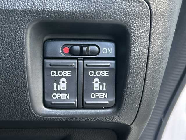 ホンダ Ｎ ＢＯＸ モデューロ X G 埼玉県 2016(平28)年 8.2万km プレミアムホワイトパールⅡ (株)IDOMが運営する【じしゃロン熊谷店】の自社ローン専用車両になりますこちらは現金またはオートローンご利用時の価格です。自社ローンご希望の方は別途その旨お申付け下さい/社外ナビ　CN-RE04D/（フルセグTV/Bluetooth/CD/DVD/AM/FM）/ETC/ドライブレコーダー/両側パワースライドドア/純正フロアマット/ロールサンシェード/ウインカーミラー/フォグランプ/ステアリングリモコン/スマートキースペア×１/プッシュスタート/車両・ナビ取扱説明書