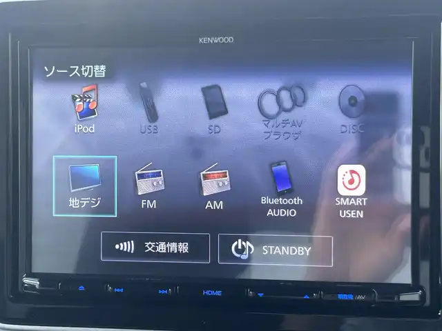 スズキ スペーシア HYBRID X 大阪府 2018(平30)年 0.8万km ピュアホワイトP 8インチナビ　/フルセグ　/Bluetooth　/両側パワースライドドア　/シートヒーター　/LEDヘッドライト　/オートライト　/アイドリングストップ　/スマートキー　/フロアーマット　