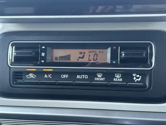 スズキ スペーシア HYBRID X 大阪府 2018(平30)年 0.8万km ピュアホワイトP 8インチナビ　/フルセグ　/Bluetooth　/両側パワースライドドア　/シートヒーター　/LEDヘッドライト　/オートライト　/アイドリングストップ　/スマートキー　/フロアーマット　