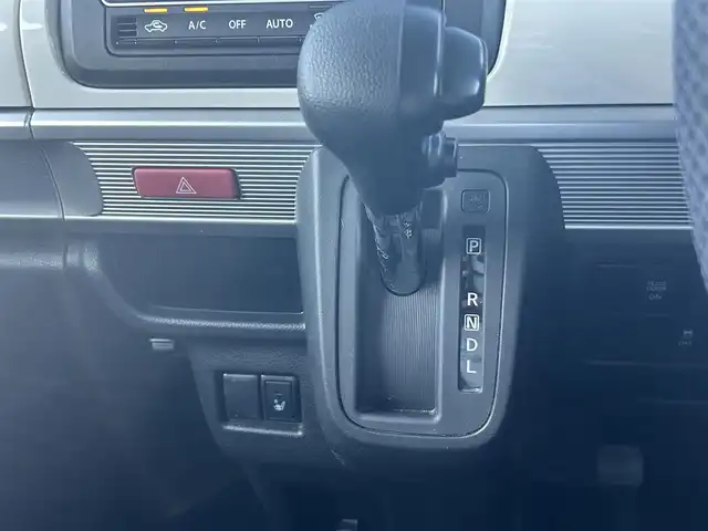 スズキ スペーシア HYBRID X 大阪府 2018(平30)年 0.8万km ピュアホワイトP 8インチナビ　/フルセグ　/Bluetooth　/両側パワースライドドア　/シートヒーター　/LEDヘッドライト　/オートライト　/アイドリングストップ　/スマートキー　/フロアーマット　