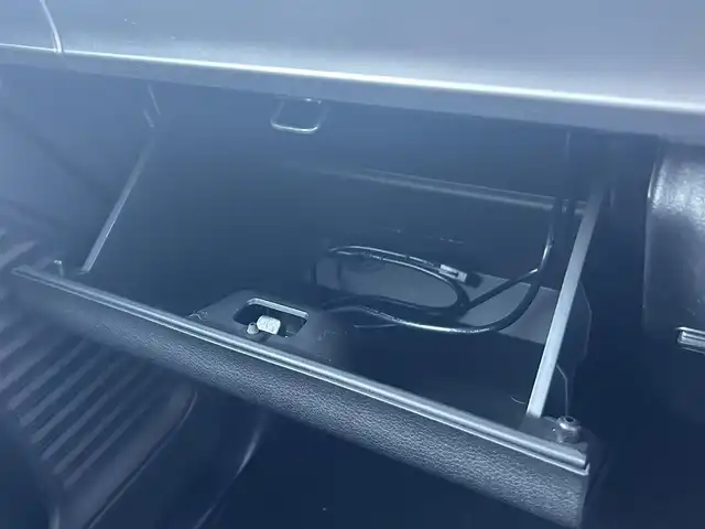 スズキ スペーシア HYBRID X 大阪府 2018(平30)年 0.8万km ピュアホワイトP 8インチナビ　/フルセグ　/Bluetooth　/両側パワースライドドア　/シートヒーター　/LEDヘッドライト　/オートライト　/アイドリングストップ　/スマートキー　/フロアーマット　