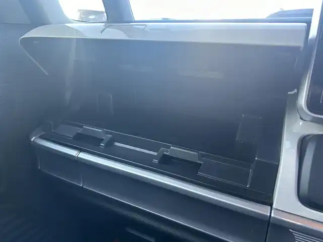 スズキ スペーシア HYBRID X 大阪府 2018(平30)年 0.8万km ピュアホワイトP 8インチナビ　/フルセグ　/Bluetooth　/両側パワースライドドア　/シートヒーター　/LEDヘッドライト　/オートライト　/アイドリングストップ　/スマートキー　/フロアーマット　
