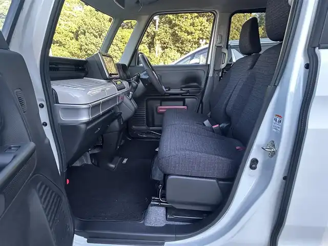 スズキ スペーシア HYBRID X 大阪府 2018(平30)年 0.8万km ピュアホワイトP 8インチナビ　/フルセグ　/Bluetooth　/両側パワースライドドア　/シートヒーター　/LEDヘッドライト　/オートライト　/アイドリングストップ　/スマートキー　/フロアーマット　