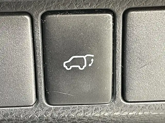 トヨタ ハリアー プレミアム 東京都 2017(平29)年 7.1万km ブラック 後期型　/サンルーフ　/純正９型ナビ　/電動リアゲート　/追従クルコン　/ハーフレザー　/前後ドラレコ　/ビルトインＥＴＣ　/シーケンシャルウィンカー　/ＬＥＤヘッド　/電動パーキング　/フルセグＴＶ　/Ｂｌｕｅｔｏｏｔｈ