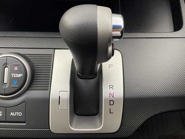 ホンダ フリード G ジャストセレクション 宮城県 2014(平26)年 3.2万km ホワイトオーキッドパール 禁煙車/純正7型インターナビ/・BT.CD.DVD.SD/・ワンセグTV/バックカメラ/片側パワースライドドア/ビルトインETC/ドライブレコーダー（FR）/ステアリングスイッチ/スマートキー/横滑り防止/アイドリングストップ/純正フロアマット/純正ドアバイザー/社外15インチAW/３列シート/オートライト/オートエアコン