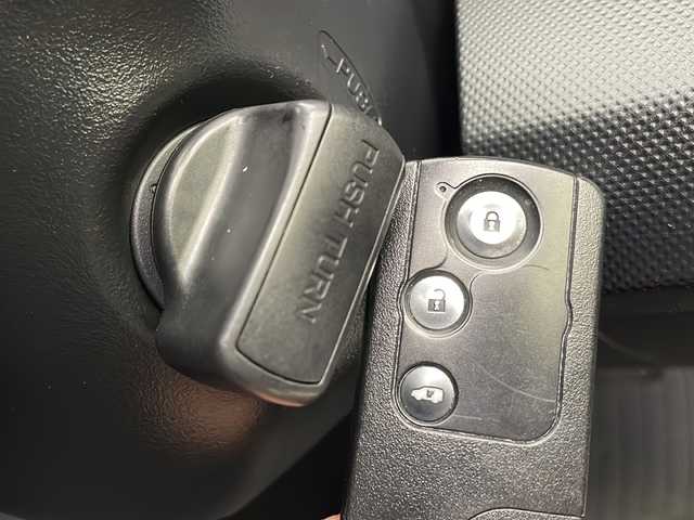 ホンダ フリード G ジャストセレクション 宮城県 2014(平26)年 3.2万km ホワイトオーキッドパール 禁煙車/純正7型インターナビ/・BT.CD.DVD.SD/・ワンセグTV/バックカメラ/片側パワースライドドア/ビルトインETC/ドライブレコーダー（FR）/ステアリングスイッチ/スマートキー/横滑り防止/アイドリングストップ/純正フロアマット/純正ドアバイザー/社外15インチAW/３列シート/オートライト/オートエアコン