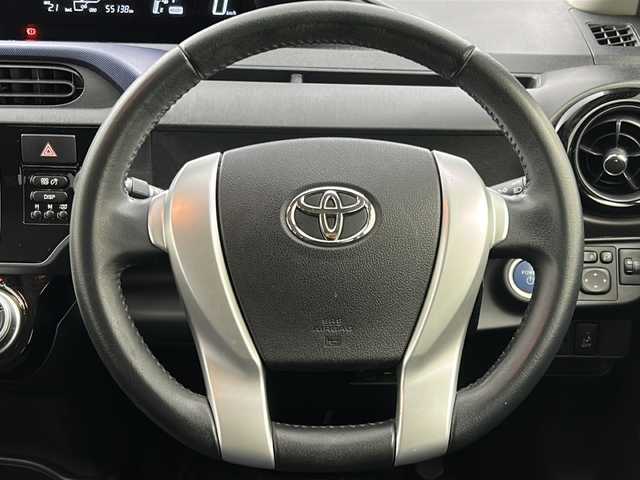 トヨタ アクア S 大阪府 2015(平27)年 5.6万km ブラックマイカ KENWOOD　ツィーター/純正SDナビ/・フルセグTV/・BTAUDIO/・AM/・FM/ビルドインETC/オートライト/ABS/横滑り防止装置/盗難防止装置/プッシュスタート/アイドリングストップ/スマートキー/電脳格納ミラー/ドアバイザー/ISOFIX/純正フロアマット/センターコンソール