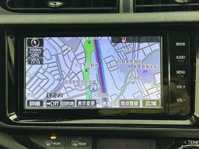 トヨタ アクア S 大阪府 2015(平27)年 5.6万km ブラックマイカ KENWOOD　ツィーター/純正SDナビ/・フルセグTV/・BTAUDIO/・AM/・FM/ビルドインETC/オートライト/ABS/横滑り防止装置/盗難防止装置/プッシュスタート/アイドリングストップ/スマートキー/電脳格納ミラー/ドアバイザー/ISOFIX/純正フロアマット/センターコンソール