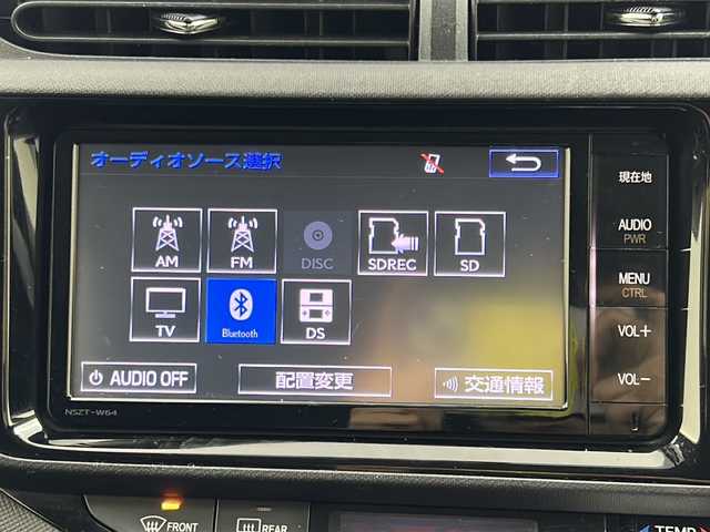 トヨタ アクア S 大阪府 2015(平27)年 5.6万km ブラックマイカ KENWOOD　ツィーター/純正SDナビ/・フルセグTV/・BTAUDIO/・AM/・FM/ビルドインETC/オートライト/ABS/横滑り防止装置/盗難防止装置/プッシュスタート/アイドリングストップ/スマートキー/電脳格納ミラー/ドアバイザー/ISOFIX/純正フロアマット/センターコンソール