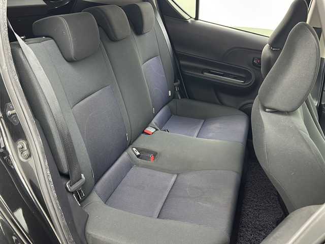 トヨタ アクア S 大阪府 2015(平27)年 5.6万km ブラックマイカ KENWOOD　ツィーター/純正SDナビ/・フルセグTV/・BTAUDIO/・AM/・FM/ビルドインETC/オートライト/ABS/横滑り防止装置/盗難防止装置/プッシュスタート/アイドリングストップ/スマートキー/電脳格納ミラー/ドアバイザー/ISOFIX/純正フロアマット/センターコンソール