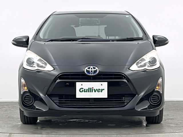 トヨタ アクア S 大阪府 2015(平27)年 5.6万km ブラックマイカ KENWOOD　ツィーター/純正SDナビ/・フルセグTV/・BTAUDIO/・AM/・FM/ビルドインETC/オートライト/ABS/横滑り防止装置/盗難防止装置/プッシュスタート/アイドリングストップ/スマートキー/電脳格納ミラー/ドアバイザー/ISOFIX/純正フロアマット/センターコンソール