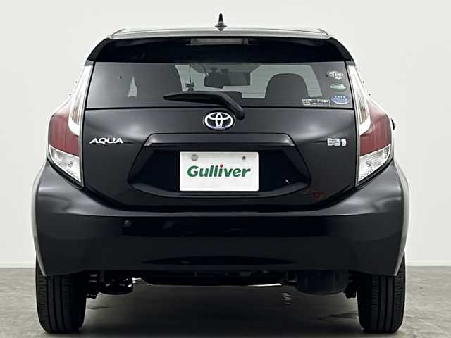 トヨタ アクア S 大阪府 2015(平27)年 5.6万km ブラックマイカ KENWOOD　ツィーター/純正SDナビ/・フルセグTV/・BTAUDIO/・AM/・FM/ビルドインETC/オートライト/ABS/横滑り防止装置/盗難防止装置/プッシュスタート/アイドリングストップ/スマートキー/電脳格納ミラー/ドアバイザー/ISOFIX/純正フロアマット/センターコンソール