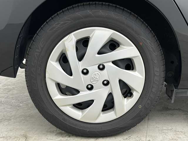 トヨタ アクア S 大阪府 2015(平27)年 5.6万km ブラックマイカ KENWOOD　ツィーター/純正SDナビ/・フルセグTV/・BTAUDIO/・AM/・FM/ビルドインETC/オートライト/ABS/横滑り防止装置/盗難防止装置/プッシュスタート/アイドリングストップ/スマートキー/電脳格納ミラー/ドアバイザー/ISOFIX/純正フロアマット/センターコンソール