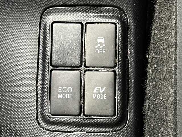 トヨタ アクア S 大阪府 2015(平27)年 5.6万km ブラックマイカ KENWOOD　ツィーター/純正SDナビ/・フルセグTV/・BTAUDIO/・AM/・FM/ビルドインETC/オートライト/ABS/横滑り防止装置/盗難防止装置/プッシュスタート/アイドリングストップ/スマートキー/電脳格納ミラー/ドアバイザー/ISOFIX/純正フロアマット/センターコンソール