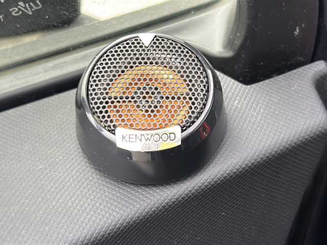 トヨタ アクア S 大阪府 2015(平27)年 5.6万km ブラックマイカ KENWOOD　ツィーター/純正SDナビ/・フルセグTV/・BTAUDIO/・AM/・FM/ビルドインETC/オートライト/ABS/横滑り防止装置/盗難防止装置/プッシュスタート/アイドリングストップ/スマートキー/電脳格納ミラー/ドアバイザー/ISOFIX/純正フロアマット/センターコンソール