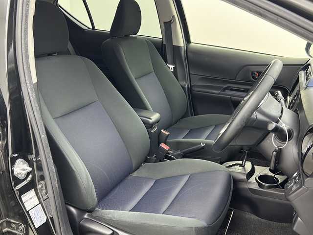 トヨタ アクア S 大阪府 2015(平27)年 5.6万km ブラックマイカ KENWOOD　ツィーター/純正SDナビ/・フルセグTV/・BTAUDIO/・AM/・FM/ビルドインETC/オートライト/ABS/横滑り防止装置/盗難防止装置/プッシュスタート/アイドリングストップ/スマートキー/電脳格納ミラー/ドアバイザー/ISOFIX/純正フロアマット/センターコンソール