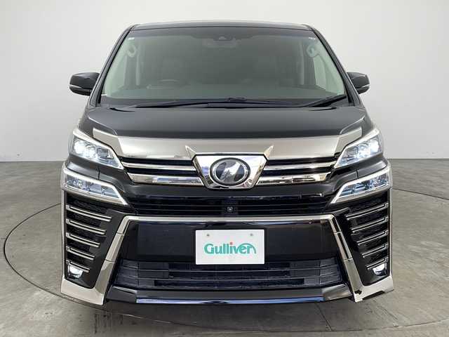 トヨタ ヴェルファイア Z Gエディション 兵庫県 2018(平30)年 7.4万km ブラック ・純正ナビ/Bluetooth/CD/DVD/USB/TV/・パノラミックビューモニター/・トヨタセーフティセンス/・プリクラッシュセーフティ/・レーントレーシングアシスト/・レーダクルーズコントロール/・ロードサインアシスト/・オートマチックハイビーム/・先行者発進告知機能/・ブラインドスポットモニター/・リヤクロストラフィックアラート/・インテリジェントクリアランスソナー/・ドライブスタートコントロール/・HDIM/・電子パーキングブレーキ/・オートホールドブレーキ/・革巻きステアリング/・ステアリングスイッチ/・ステアリングヒーター/・両側パワースライドドア/・パワーバックドア/・MTモード付AT/・フリップダウンモニター/・デジタルインナーミラー/・革シート/・前席パワーシート（運転席メモリ付き）/・前席シートヒーター/・前席エアシート/・純正フロアマット/・JBLプレミアムサウンド/・純正18インチアルミホイールタイヤ/・三眼LEDヘッドライト/・プッシュスタートボタン/・スマートキー/・ナノイー機能