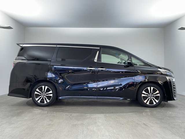 トヨタ ヴェルファイア Z Gエディション 兵庫県 2018(平30)年 7.4万km ブラック ・純正ナビ/Bluetooth/CD/DVD/USB/TV/・パノラミックビューモニター/・トヨタセーフティセンス/・プリクラッシュセーフティ/・レーントレーシングアシスト/・レーダクルーズコントロール/・ロードサインアシスト/・オートマチックハイビーム/・先行者発進告知機能/・ブラインドスポットモニター/・リヤクロストラフィックアラート/・インテリジェントクリアランスソナー/・ドライブスタートコントロール/・HDIM/・電子パーキングブレーキ/・オートホールドブレーキ/・革巻きステアリング/・ステアリングスイッチ/・ステアリングヒーター/・両側パワースライドドア/・パワーバックドア/・MTモード付AT/・フリップダウンモニター/・デジタルインナーミラー/・革シート/・前席パワーシート（運転席メモリ付き）/・前席シートヒーター/・前席エアシート/・純正フロアマット/・JBLプレミアムサウンド/・純正18インチアルミホイールタイヤ/・三眼LEDヘッドライト/・プッシュスタートボタン/・スマートキー/・ナノイー機能