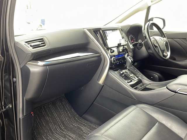 トヨタ ヴェルファイア Z Gエディション 兵庫県 2018(平30)年 7.4万km ブラック ・純正ナビ/Bluetooth/CD/DVD/USB/TV/・パノラミックビューモニター/・トヨタセーフティセンス/・プリクラッシュセーフティ/・レーントレーシングアシスト/・レーダクルーズコントロール/・ロードサインアシスト/・オートマチックハイビーム/・先行者発進告知機能/・ブラインドスポットモニター/・リヤクロストラフィックアラート/・インテリジェントクリアランスソナー/・ドライブスタートコントロール/・HDIM/・電子パーキングブレーキ/・オートホールドブレーキ/・革巻きステアリング/・ステアリングスイッチ/・ステアリングヒーター/・両側パワースライドドア/・パワーバックドア/・MTモード付AT/・フリップダウンモニター/・デジタルインナーミラー/・革シート/・前席パワーシート（運転席メモリ付き）/・前席シートヒーター/・前席エアシート/・純正フロアマット/・JBLプレミアムサウンド/・純正18インチアルミホイールタイヤ/・三眼LEDヘッドライト/・プッシュスタートボタン/・スマートキー/・ナノイー機能