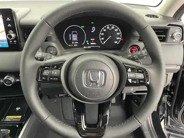 ホンダ ヴェゼル ハイブリッド e:HEV Z 富山県 2025(令7)年 0.1千km クリスタルブラックパール 登録済未使用車/ワンオーナー/４WD/純正9型ナビ/（BT/AM/FM/CD/DVD/Apple Car Play/Android Auto/USB)/フルセグTV/バックカメラ/衝突軽減ブレーキ/ヒルディセントコントロール/アダプティブクルーズコントロール/レーンキープアシスト/ブラインドスポットモニター/コーナーセンサー/電動リアゲート/置くだけ充電（ワイヤレス）/シートヒーター/ステアリングヒーター/ETC/パドルシフト/スマートキー×2/プッシュスタート/ドアバイザー/説明書／保証書