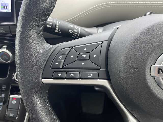 日産 セレナ ハイウェイスター V 千葉県 2022(令4)年 5.6万km アズライトブルー 禁煙車/プロパイロット/セーフティパック/インテリジェントエマージェンシーブレーキ/踏み間違い防止アシスト/標識認識機能/車線逸脱警報/車線逸脱防止システム/リヤクロストラフィックアラート/後側方支援/アラウンドビューモニター/LEDヘッドライト/フォグランプ/オートライト/デジタルインナーミラー/電動パーキングブレーキ/ブレーキホールド/両側パワースライドドア/純正フリップダウンモニター/純正10インチSDナビ/フルセグ Bluetooth CD DVD SD/ビルトインETC/革巻きステアリング/ステアリングスイッチ/後席ロールサンシェード/純正AW/純正ドアバイザー/純正フロアマット