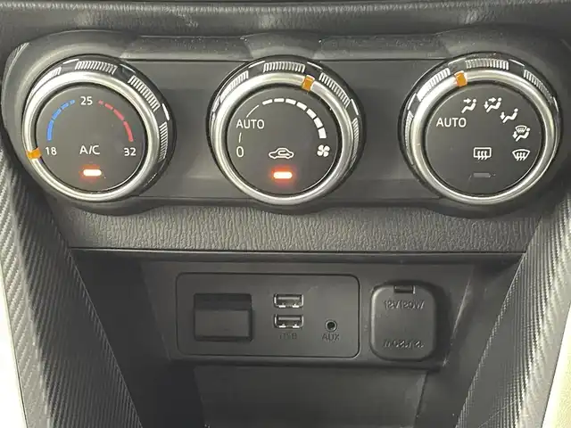 マツダ デミオ XD ツーリング Lパッケージ 熊本県 2015(平27)年 6.3万km ディープクリスタルブルーマイカ 純正ナビ/Bluetooth/ハーフレザーシート/衝突軽減ブレーキ/オートクルーズコントロール/ETC/アイドリングストップ/横滑り防止/純正フロアマット/純正16インチAW/パドルシフト/オートライト/LEDヘッドライト/フォグライト/スマートキー/プッシュスタート/スペアキー1本
