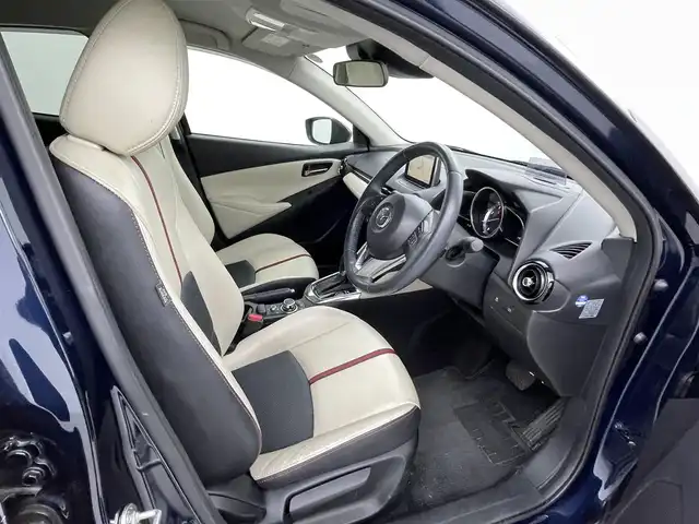 マツダ デミオ XD ツーリング Lパッケージ 熊本県 2015(平27)年 6.3万km ディープクリスタルブルーマイカ 純正ナビ/Bluetooth/ハーフレザーシート/衝突軽減ブレーキ/オートクルーズコントロール/ETC/アイドリングストップ/横滑り防止/純正フロアマット/純正16インチAW/パドルシフト/オートライト/LEDヘッドライト/フォグライト/スマートキー/プッシュスタート/スペアキー1本
