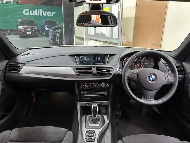 ＢＭＷ Ｘ１ 東京都 2014(平26)年 4.5万km アルピンホワイトⅢ ○純正メーカーナビ/　CD・DVD・MSV・BT・USB・AUX/○ETC/○純正HID/○純正フォグランプ/○純正バックフォグ/○ステアリングスイッチ/○革巻きステアリング/○アイドリングストップ/○純正フロアマット/○トノカバー/○リア5面スモークフィルム/○保証書/○取扱説明書/○スペアキー