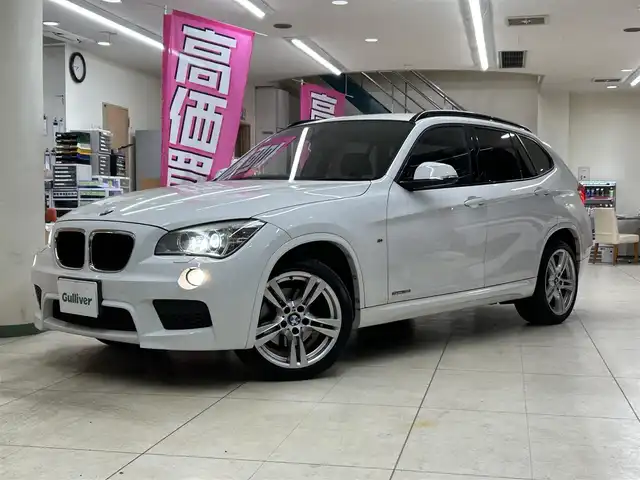 ＢＭＷ Ｘ１ 東京都 2014(平26)年 4.5万km アルピンホワイトⅢ ○純正メーカーナビ/　CD・DVD・MSV・BT・USB・AUX/○ETC/○純正HID/○純正フォグランプ/○純正バックフォグ/○ステアリングスイッチ/○革巻きステアリング/○アイドリングストップ/○純正フロアマット/○トノカバー/○リア5面スモークフィルム/○保証書/○取扱説明書/○スペアキー