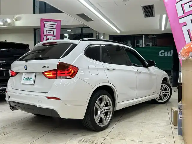 ＢＭＷ Ｘ１ 東京都 2014(平26)年 4.5万km アルピンホワイトⅢ ○純正メーカーナビ/　CD・DVD・MSV・BT・USB・AUX/○ETC/○純正HID/○純正フォグランプ/○純正バックフォグ/○ステアリングスイッチ/○革巻きステアリング/○アイドリングストップ/○純正フロアマット/○トノカバー/○リア5面スモークフィルム/○保証書/○取扱説明書/○スペアキー