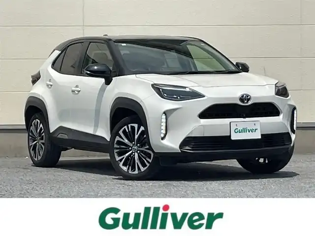 トヨタ ヤリスクロス Z 茨城県 2022(令4)年 3.2万km ブラックマイカ/ホワイトパールクリスタルシャイン 2トーン ８インチナビ（Bt/Miracast）/全方位カメラ/セーフティセンス/・プリクラッシュセーフティ/・レーントレーシングアシスト/・レーダークルーズコントロール/・オートマチックハイビーム/・ロードサインアシスト/インテリジェントクリアランスソナー/オートライト/シートヒーター/パワーシート/ＥＴＣ/ドライブレコーダー/スマートキー