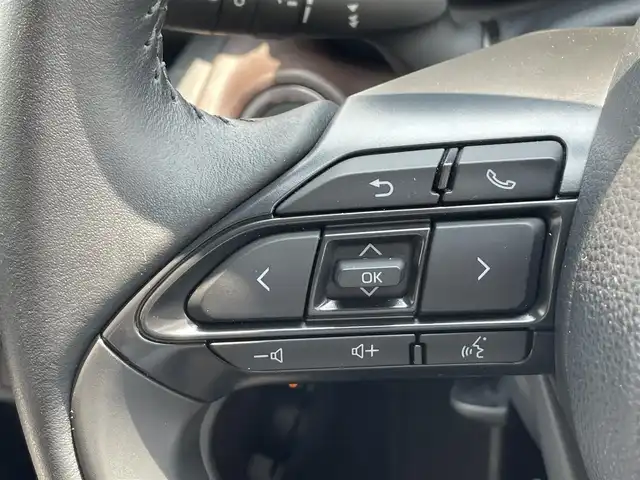 トヨタ ヤリスクロス Z 茨城県 2022(令4)年 3.2万km ブラックマイカ/ホワイトパールクリスタルシャイン 2トーン ８インチナビ（Bt/Miracast）/全方位カメラ/セーフティセンス/・プリクラッシュセーフティ/・レーントレーシングアシスト/・レーダークルーズコントロール/・オートマチックハイビーム/・ロードサインアシスト/インテリジェントクリアランスソナー/オートライト/シートヒーター/パワーシート/ＥＴＣ/ドライブレコーダー/スマートキー