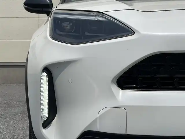 トヨタ ヤリスクロス Z 茨城県 2022(令4)年 3.2万km ブラックマイカ/ホワイトパールクリスタルシャイン 2トーン ８インチナビ（Bt/Miracast）/全方位カメラ/セーフティセンス/・プリクラッシュセーフティ/・レーントレーシングアシスト/・レーダークルーズコントロール/・オートマチックハイビーム/・ロードサインアシスト/インテリジェントクリアランスソナー/オートライト/シートヒーター/パワーシート/ＥＴＣ/ドライブレコーダー/スマートキー
