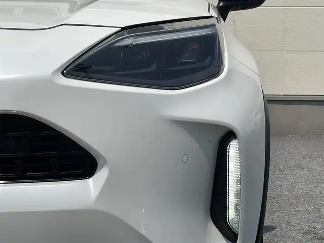 トヨタ ヤリスクロス Z 茨城県 2022(令4)年 3.2万km ブラックマイカ/ホワイトパールクリスタルシャイン 2トーン ８インチナビ（Bt/Miracast）/全方位カメラ/セーフティセンス/・プリクラッシュセーフティ/・レーントレーシングアシスト/・レーダークルーズコントロール/・オートマチックハイビーム/・ロードサインアシスト/インテリジェントクリアランスソナー/オートライト/シートヒーター/パワーシート/ＥＴＣ/ドライブレコーダー/スマートキー
