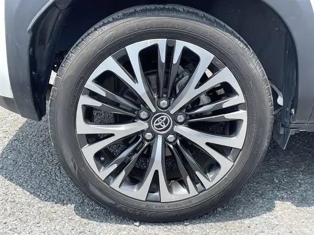 トヨタ ヤリスクロス Z 茨城県 2022(令4)年 3.2万km ブラックマイカ/ホワイトパールクリスタルシャイン 2トーン ８インチナビ（Bt/Miracast）/全方位カメラ/セーフティセンス/・プリクラッシュセーフティ/・レーントレーシングアシスト/・レーダークルーズコントロール/・オートマチックハイビーム/・ロードサインアシスト/インテリジェントクリアランスソナー/オートライト/シートヒーター/パワーシート/ＥＴＣ/ドライブレコーダー/スマートキー