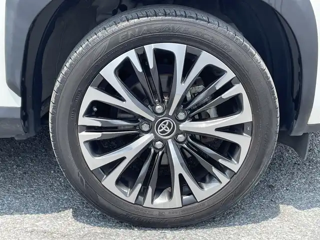 トヨタ ヤリスクロス Z 茨城県 2022(令4)年 3.2万km ブラックマイカ/ホワイトパールクリスタルシャイン 2トーン ８インチナビ（Bt/Miracast）/全方位カメラ/セーフティセンス/・プリクラッシュセーフティ/・レーントレーシングアシスト/・レーダークルーズコントロール/・オートマチックハイビーム/・ロードサインアシスト/インテリジェントクリアランスソナー/オートライト/シートヒーター/パワーシート/ＥＴＣ/ドライブレコーダー/スマートキー